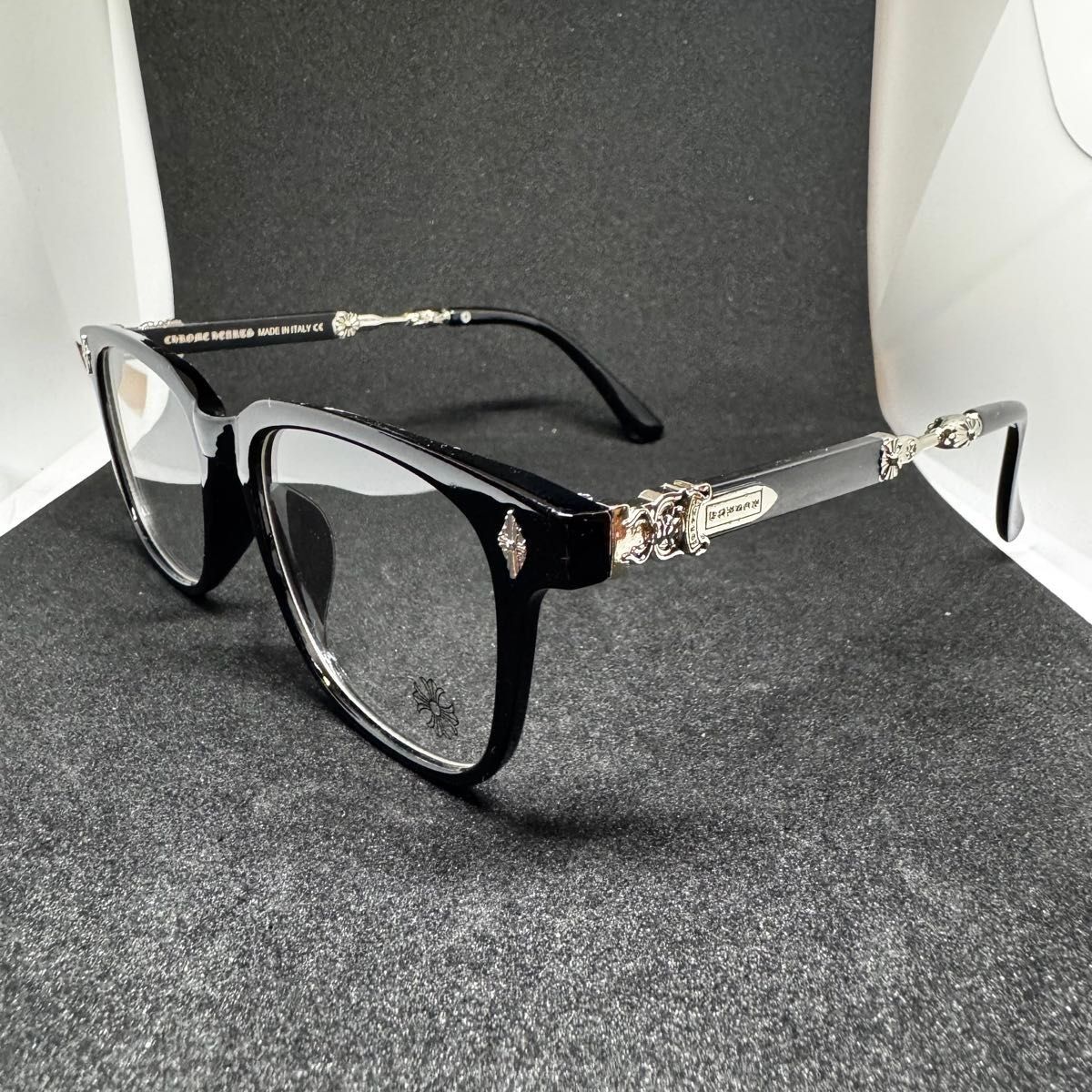 Izumi glasses, sunglasses, cross, silver—perfect for Chrome Hearts fans; Tagger eyewear, worn by Taichan; Love is top-notch